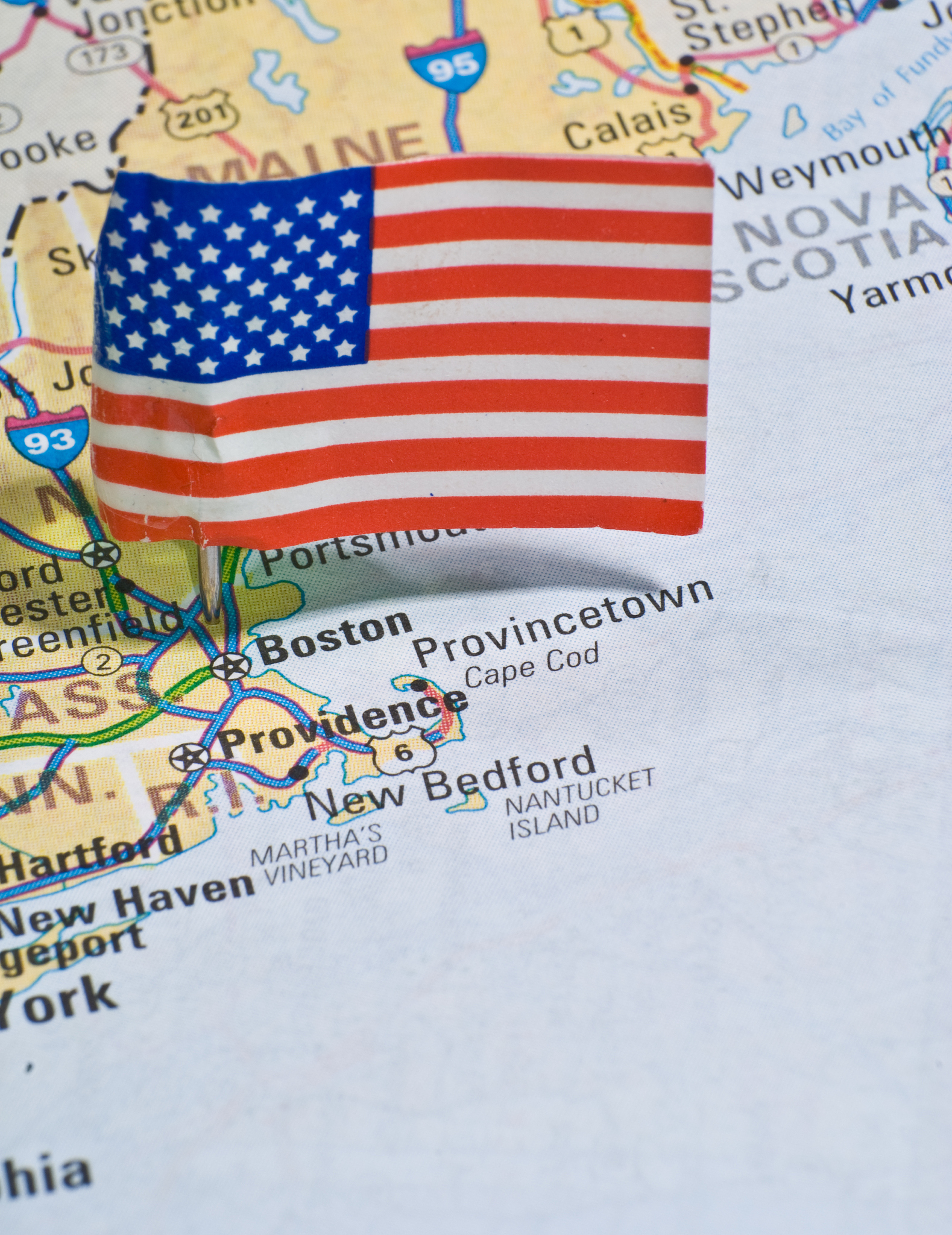 翻译11 Throughout history the issue of immigration has always been controversial in the United States More thantwo centuries ago Benjamin Franklin worried that too many German immigrants would swamp Ame