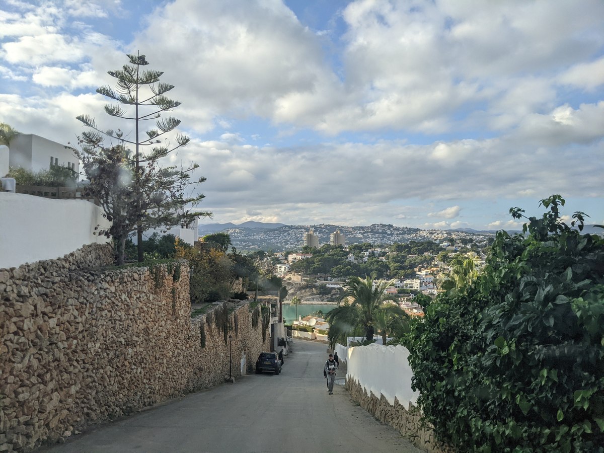 下面的地址：Avinguda de França 127 17840 Sarrià de Ter Girona España中每个单词分别是什么意思