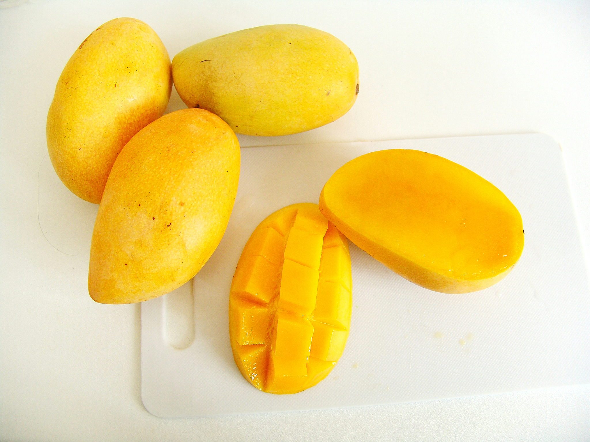 请不少于800汉字的博客文章语言要幽默风趣。主题是：芒果常温下能放多久？芒果一般可以放几天