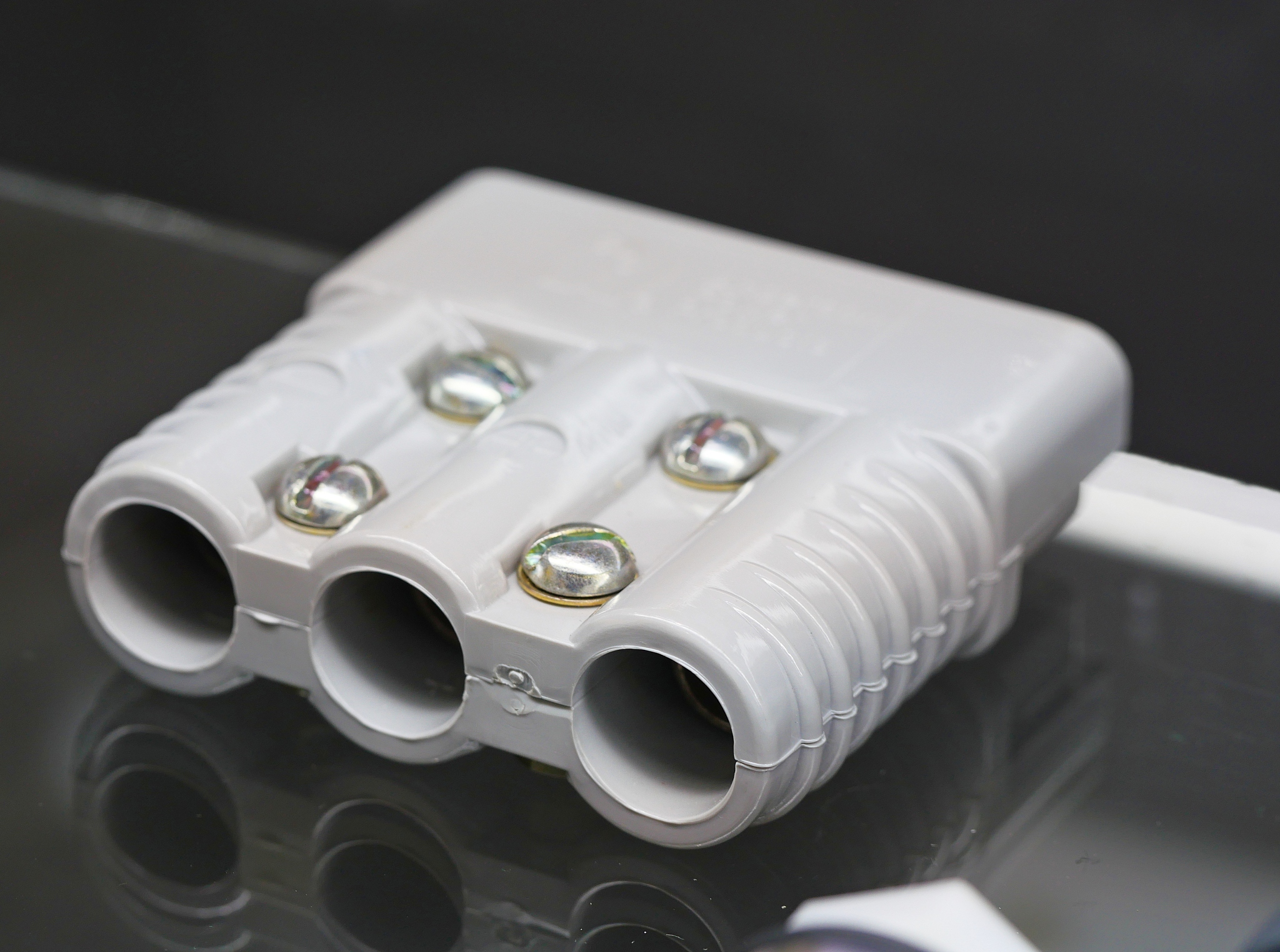 光伏接线盒标准解读：IEC, UL, GB标准详解