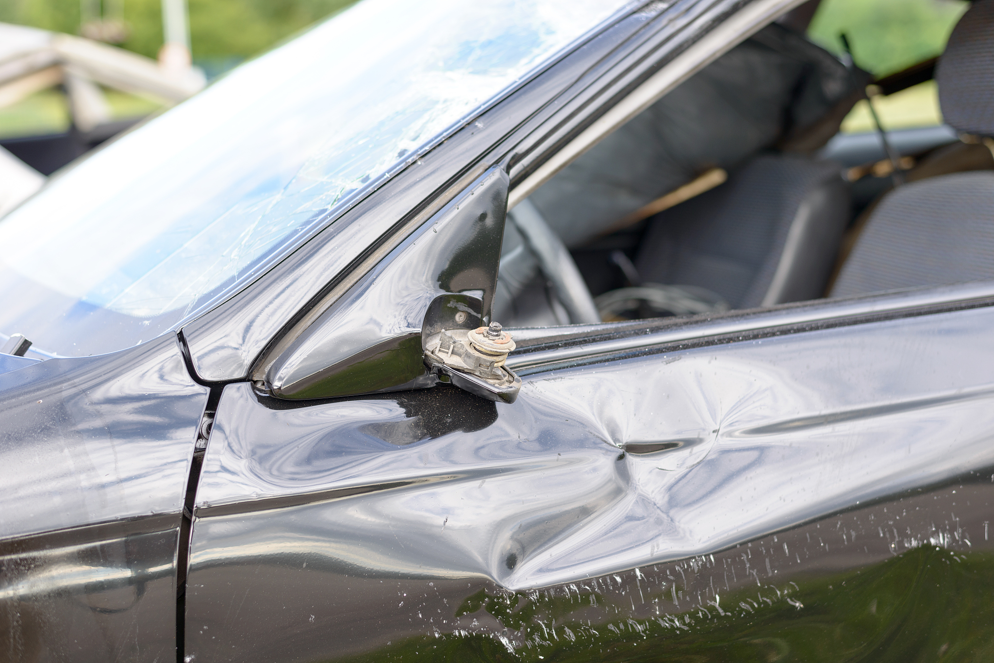 尊敬的领导：我是地铁分局辅警XXX自加入公安队伍以来一直在地铁分局服务。此次申请警员岗位并非轻率之举而是我多年来长期坚持投身于公安工作的自然结果。经过多年的摸爬滚打我已赢得了部分群众和领导的好评和认可。在公共安全保障和秩序维护事业中每个警员都应该拥有新时代的理念、才干和责任心。我始终遵循一切以服务公众为中心的思想并以高度的责任心、职业道德和表率形象履行着警察的职责。我努力与罪犯斗争在平凡的工作中完