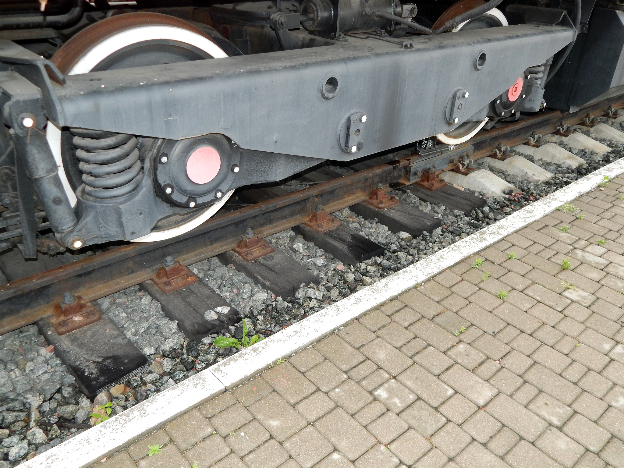 DF4机车转向架结构解析：轮对式设计及核心部件详解