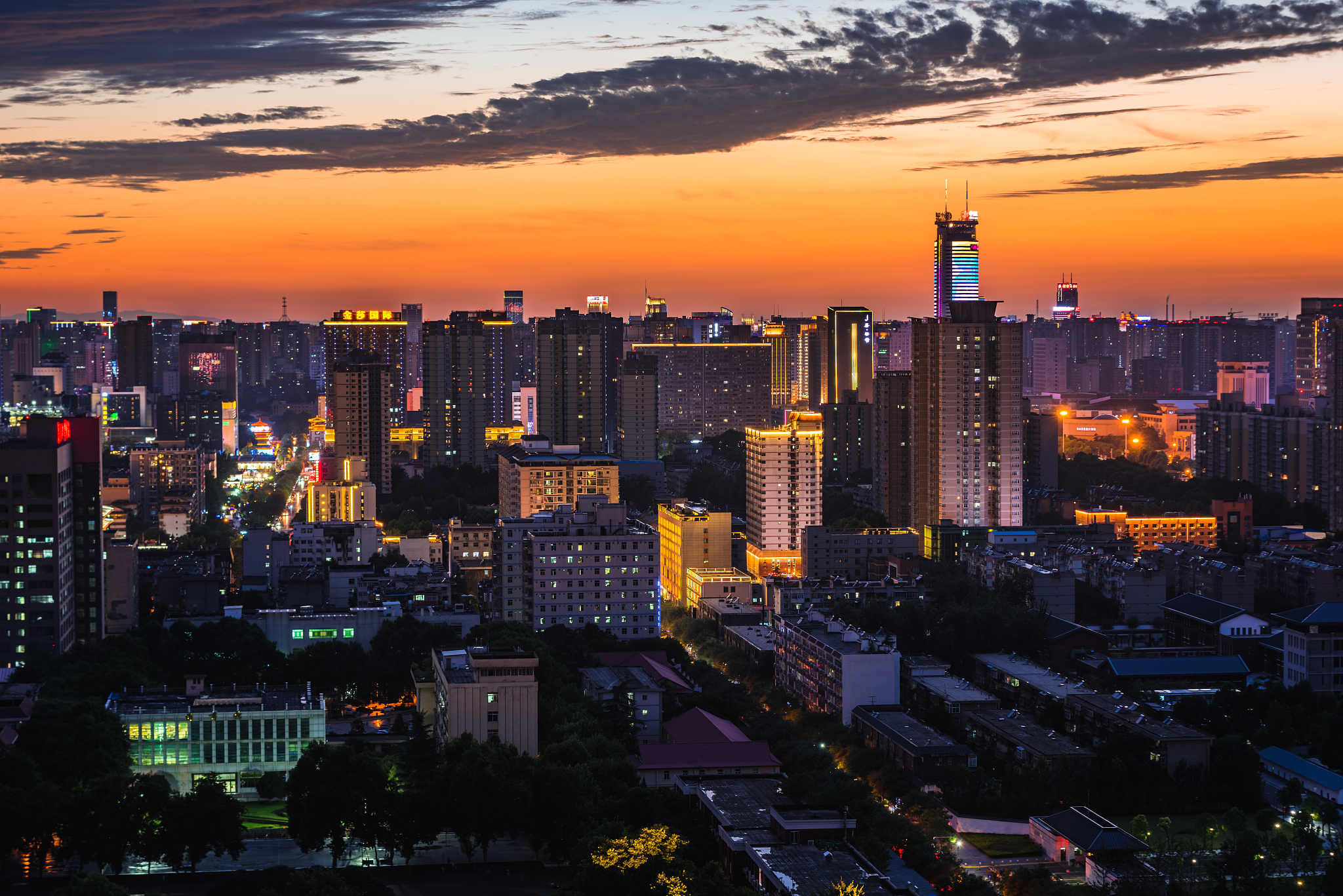 西安古都火烧云城市风光