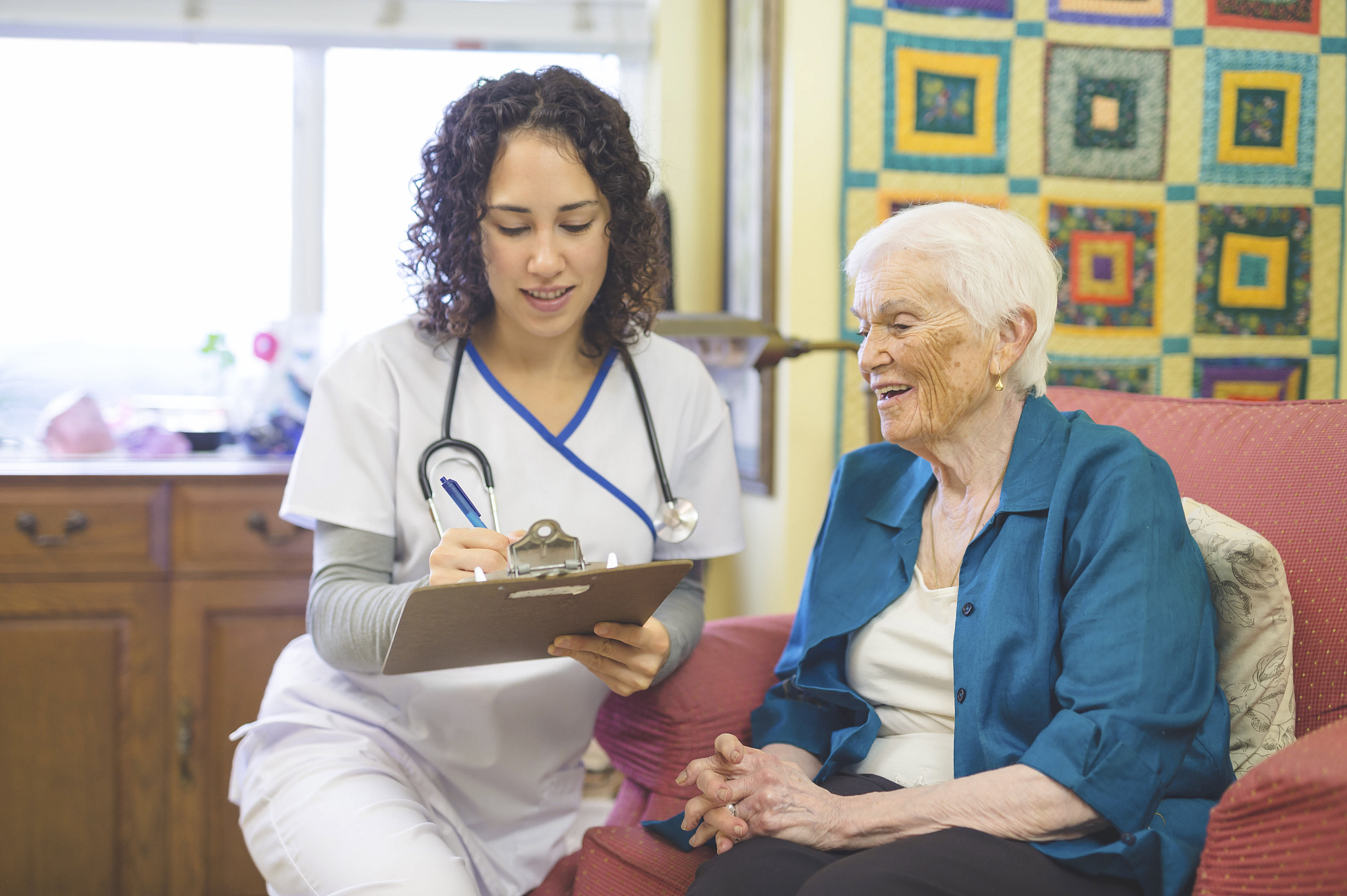 重庆护士专业学几年？学习内容和职业素养解析