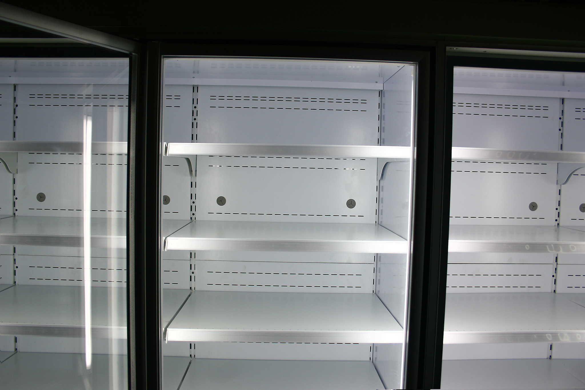 展示柜冷柜是玻璃门的吗？