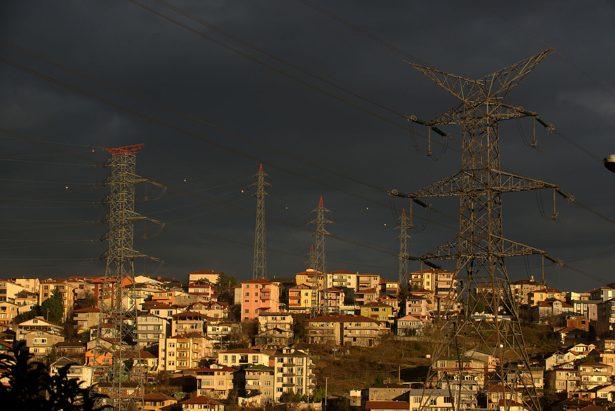 他励直流电机直接启动降低电压他的转速怎么变