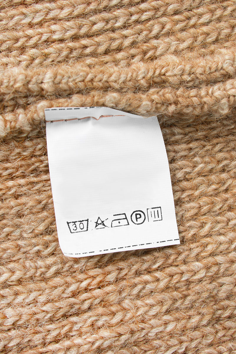 水洗标圆珠笔印去除方法：酒精、牙膏、柠檬汁等