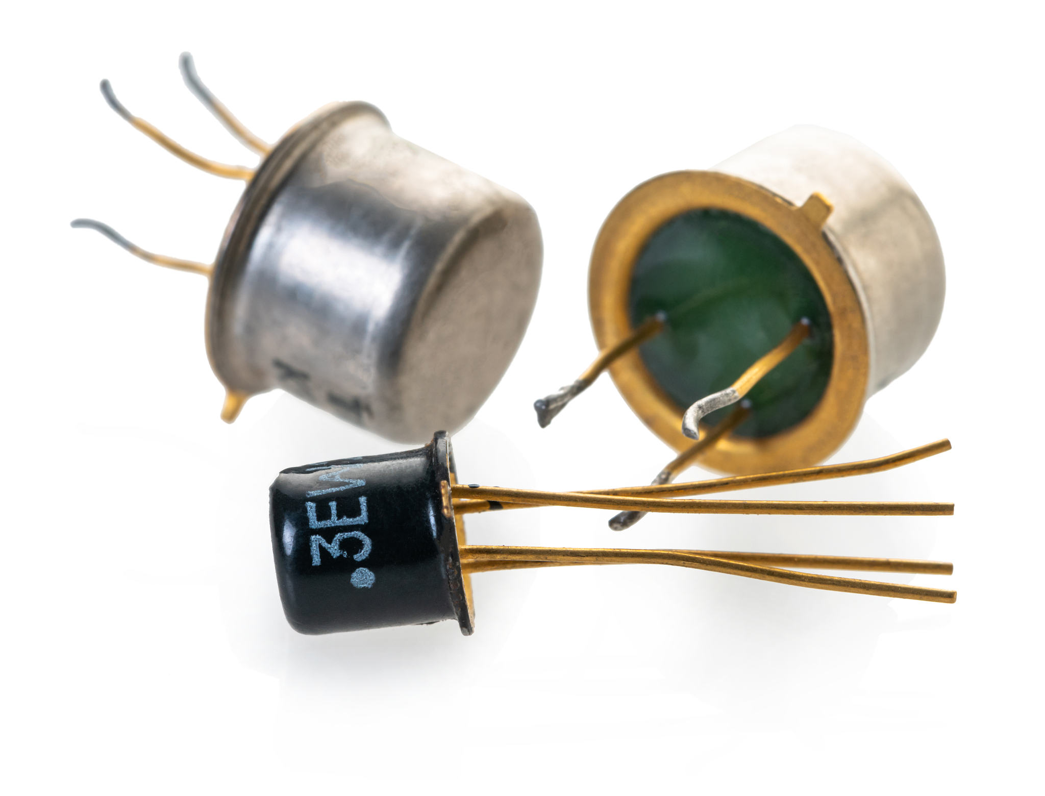 铯铋碘有机光敏场效应晶体管性能研究