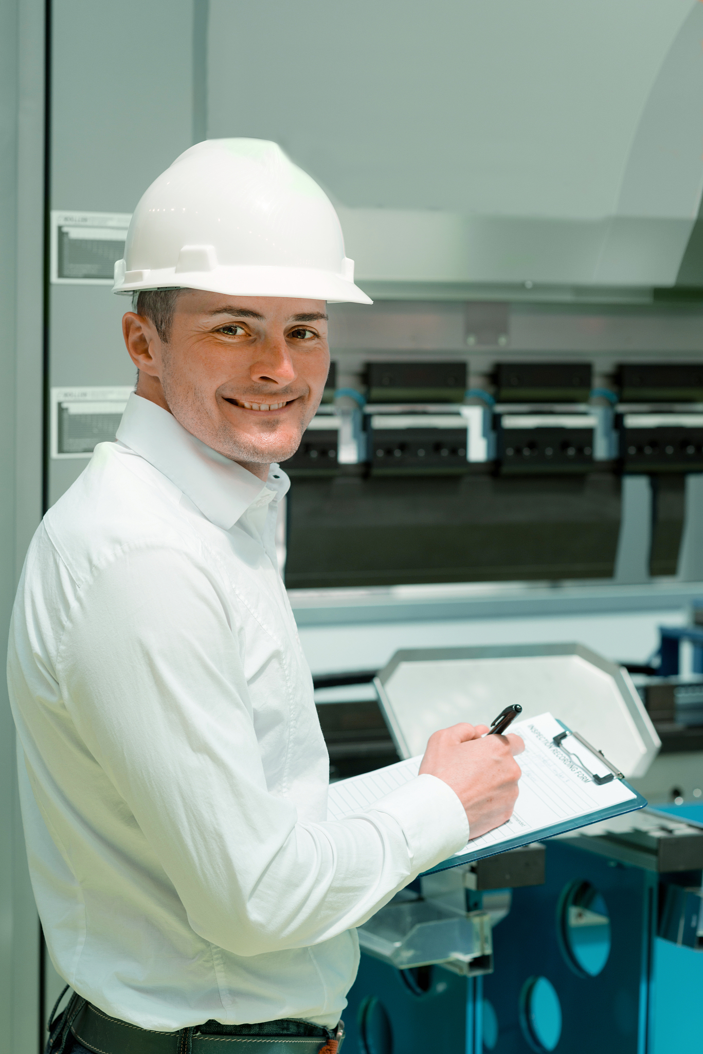 Operation and maintenance engineer double page English blue resume template尤小优应聘岗位：产品设计师邮箱：jiasmine163com电话：134-7674-8978所在地：广东省广州市海珠区性别：女生日：19990824PowerPoint工作技能PowerPointPowerPointPowerPointEducati