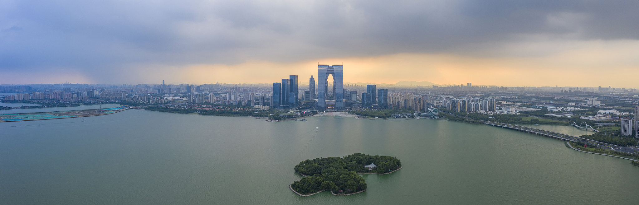 航拍苏州金鸡湖建筑