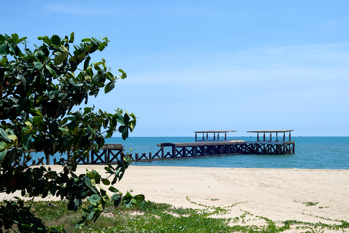 金沙湾、湖光岩、东海岛旅游胜地评述