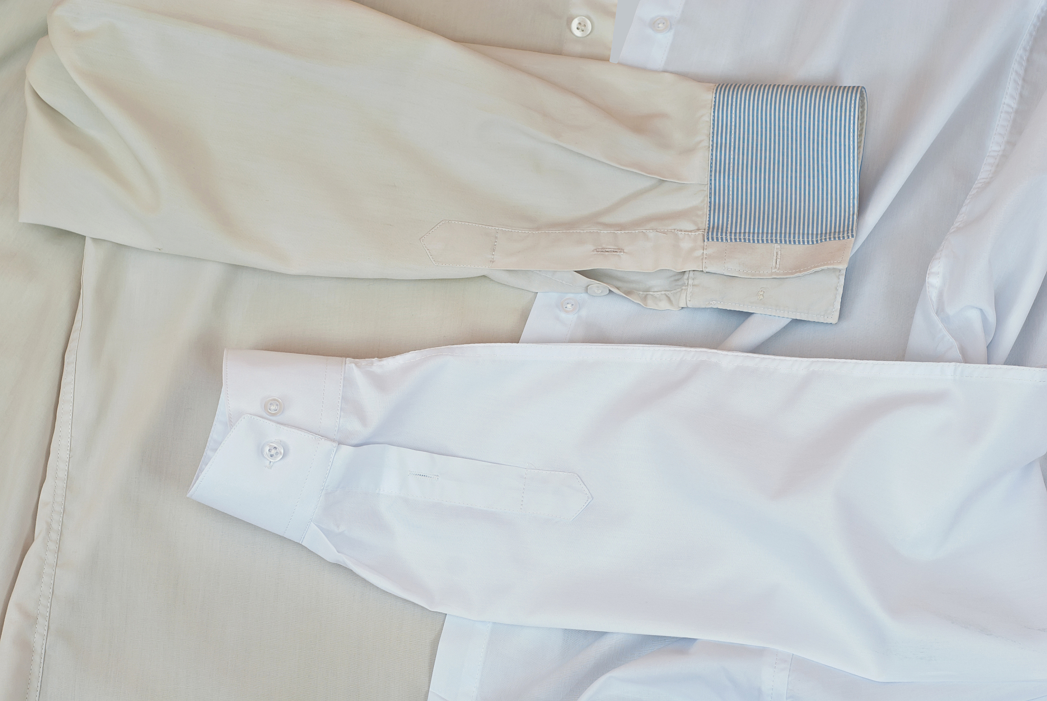 白色校服发霉怎么办？教你快速去除霉斑和异味
