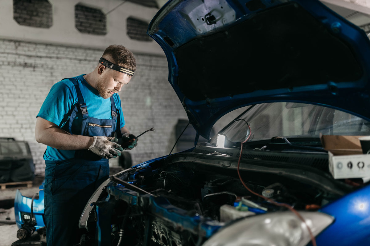 成都汽修圆你汽车医生梦想用发