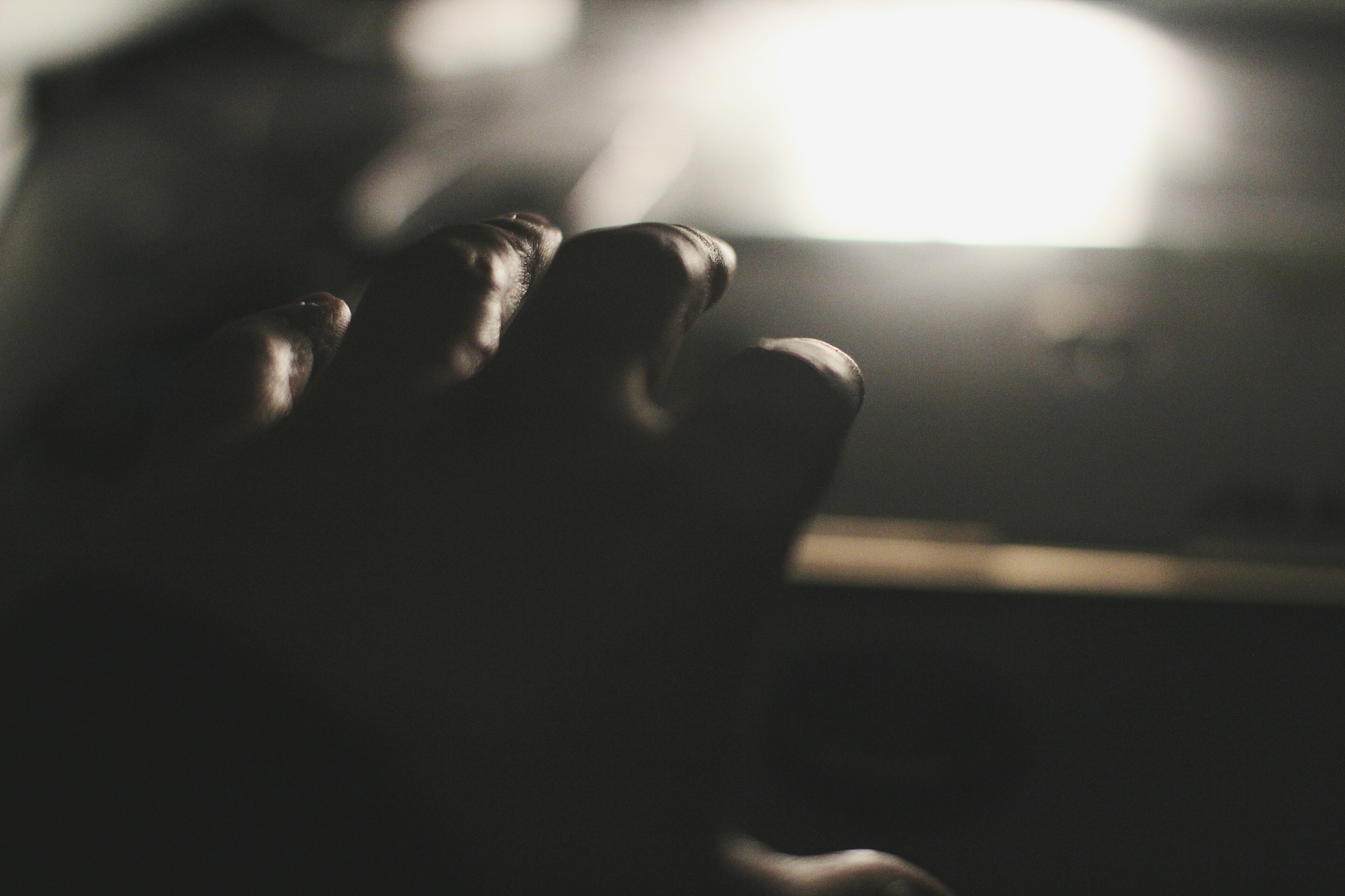 以对亲情的失望透顶是一种什么感觉？为题写一篇文章1200字重新编写标题