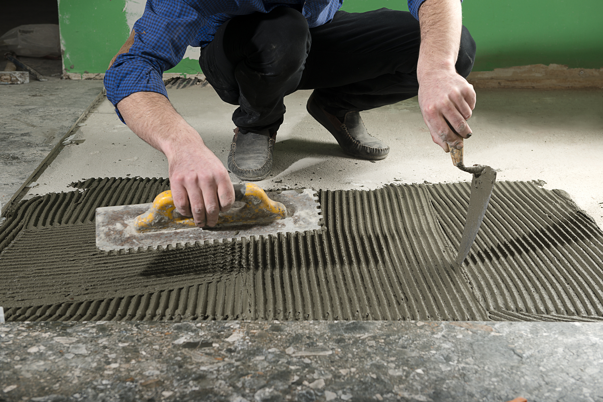 我正在装修房子，许多麻烦事，怕遇到很多坑，需要一首古诗表达我的心情，要求以古人的口吻，诗句工整，有题目，并且要求原创性