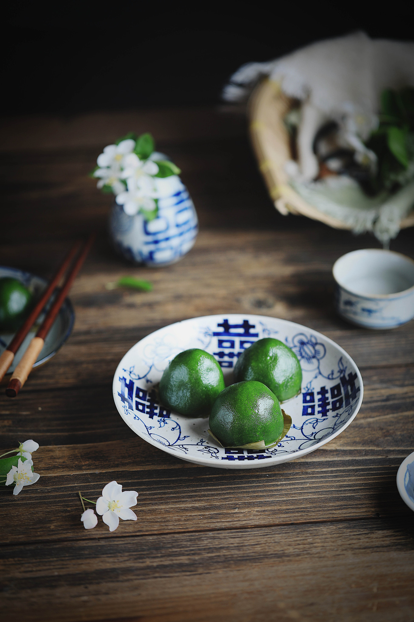 春来食艾！艾糍飘香清明时这是清明时节或春天吃艾糍的标题帮我想一些标题要能够吸引别人去购买简短标题的主题依然是艾糍艾粄、春天还有艾糍店家搞活动要求标题党可以有一些谐音梗