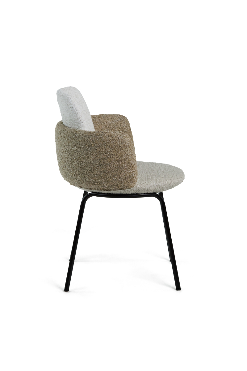 英文邮件这个供应商已经为中国提供了20家店的椅子目前APAC正在研究是否选用与中国一样的椅子