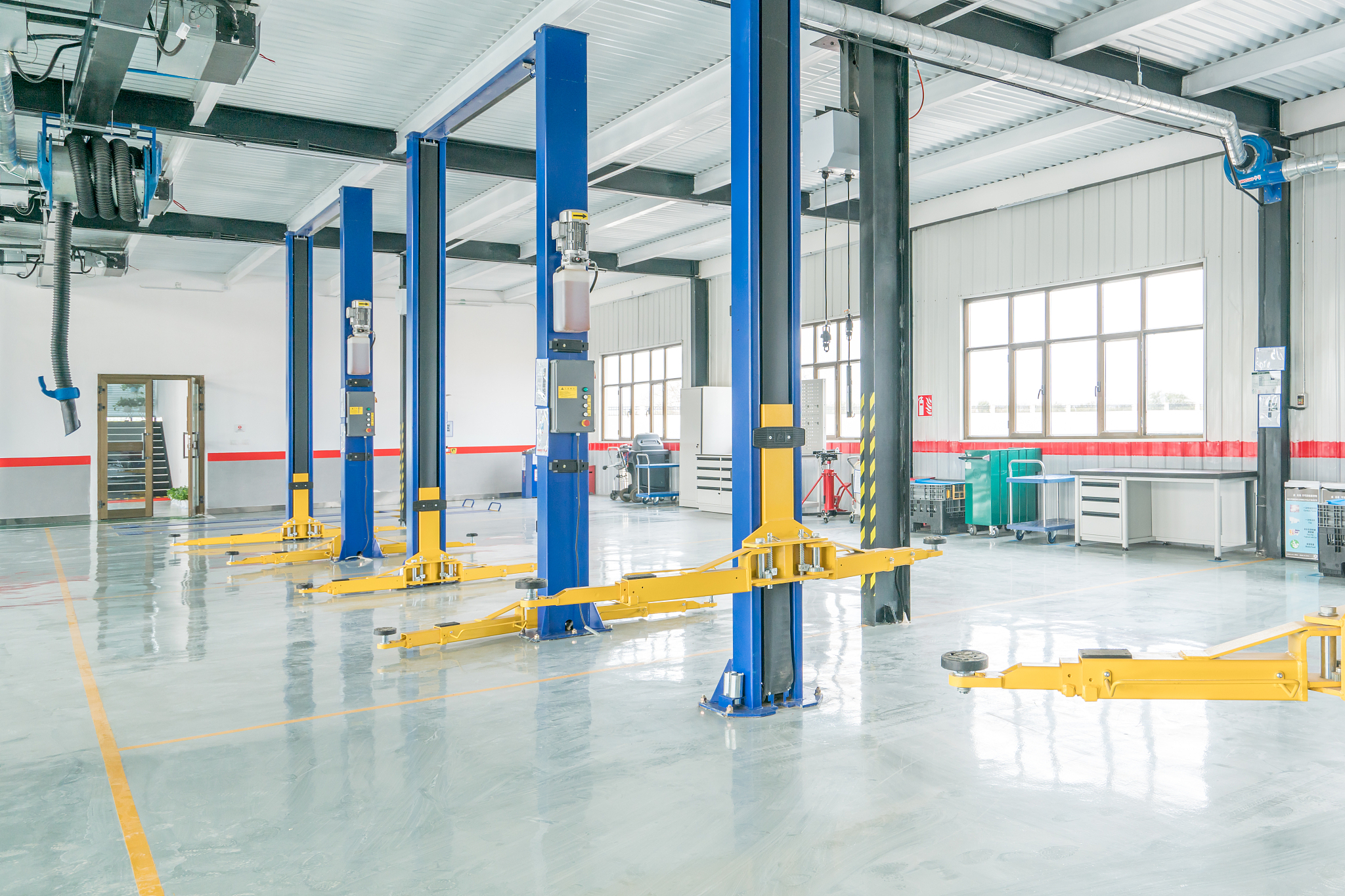 帮我写2000字的实践报告暑期在中国移动公司担任维修员