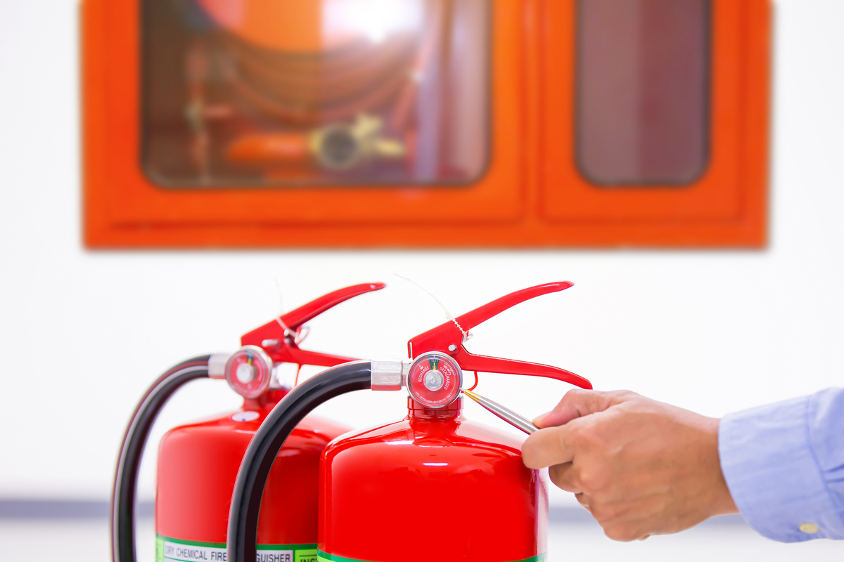 干粉灭火器的压力表指针放在哪里压力正常