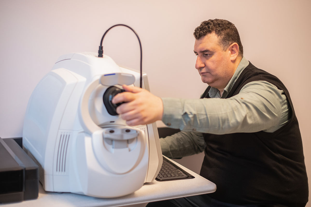 成都护理专业学校眼视光技术怎么样？就业前景如何？