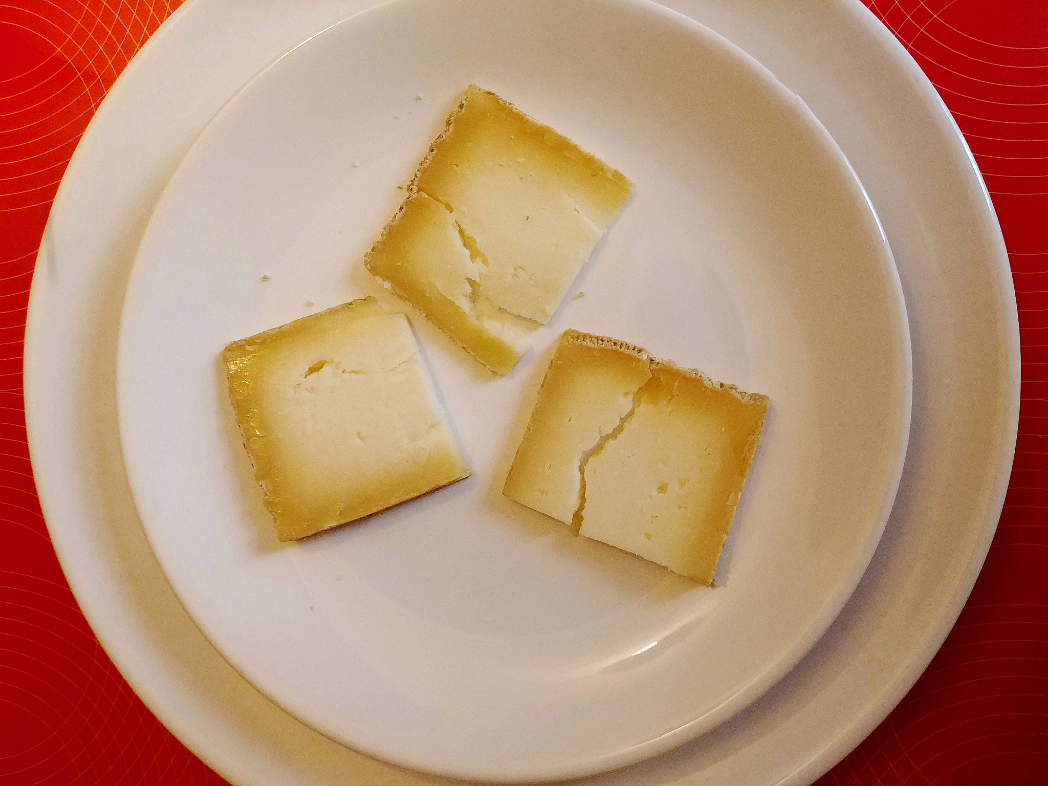 羊奶更容易消化吸收吗？牛奶VS羊奶消化吸收对比