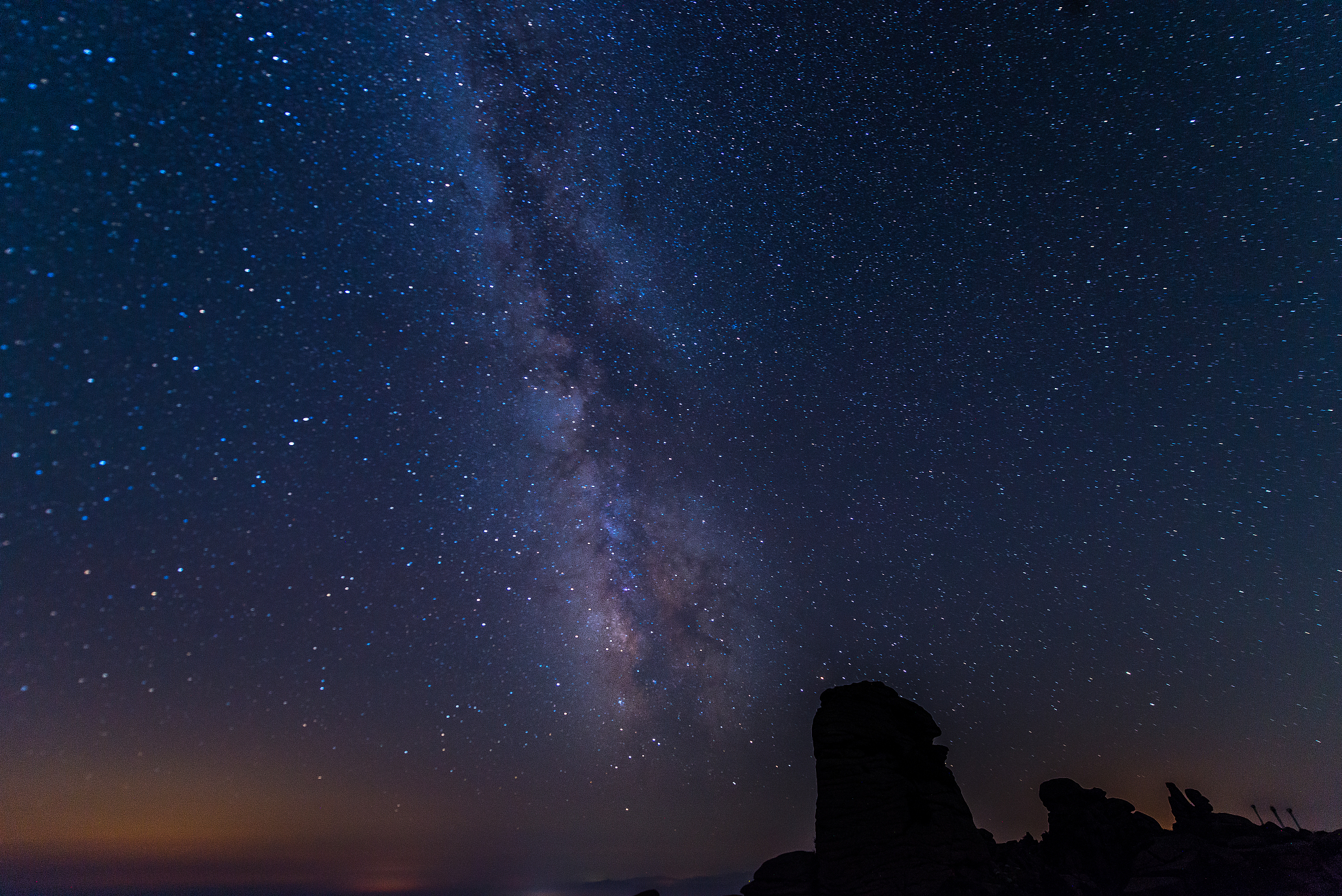 青海夜空神秘亮光：流星、北极光还是其他？