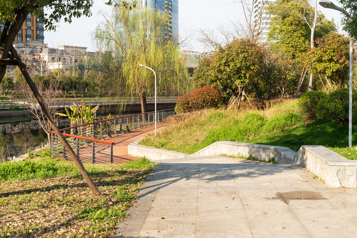 港务区绿地二期住宅小区混凝土道路设计与养护策略