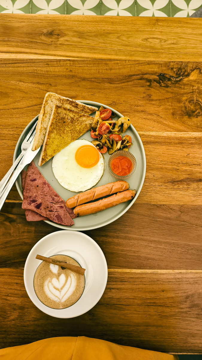 男生周末早晨起床做饭的短视频拍摄文案
