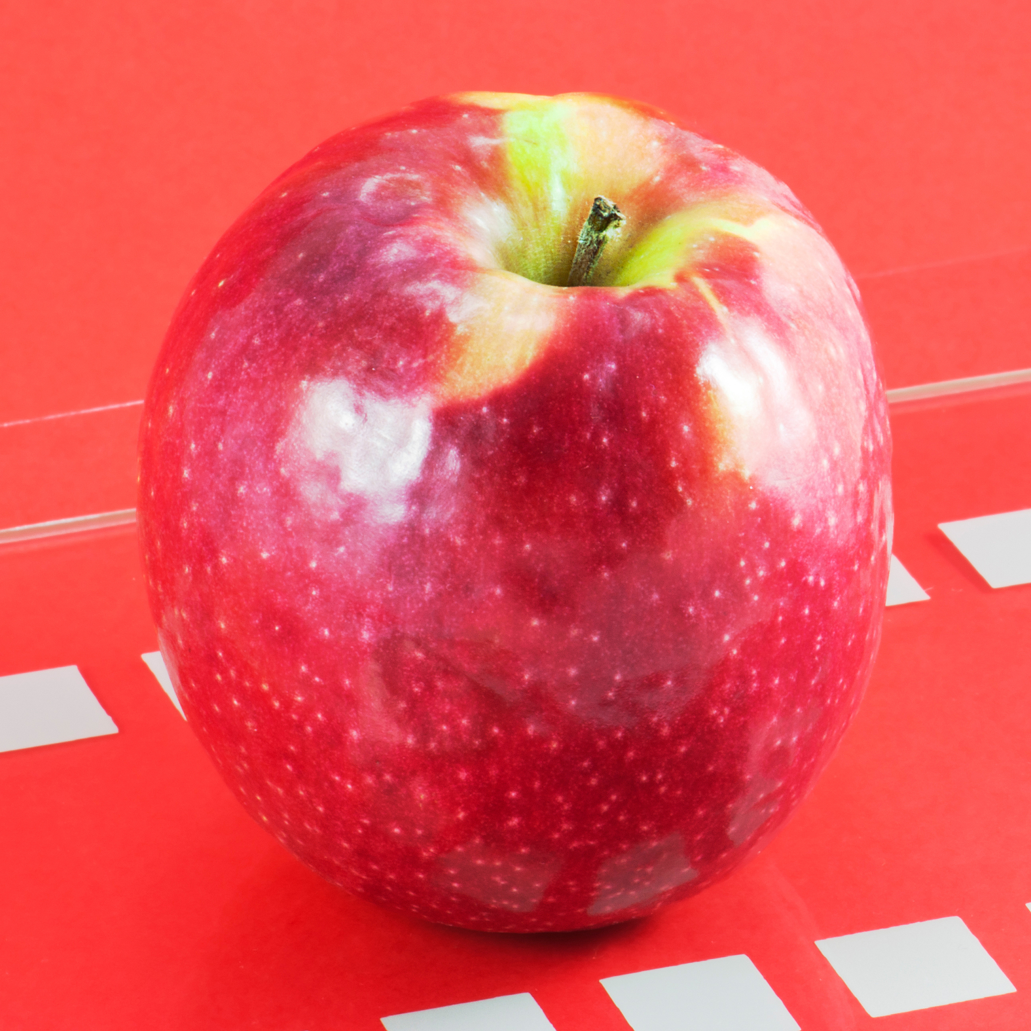 red apple