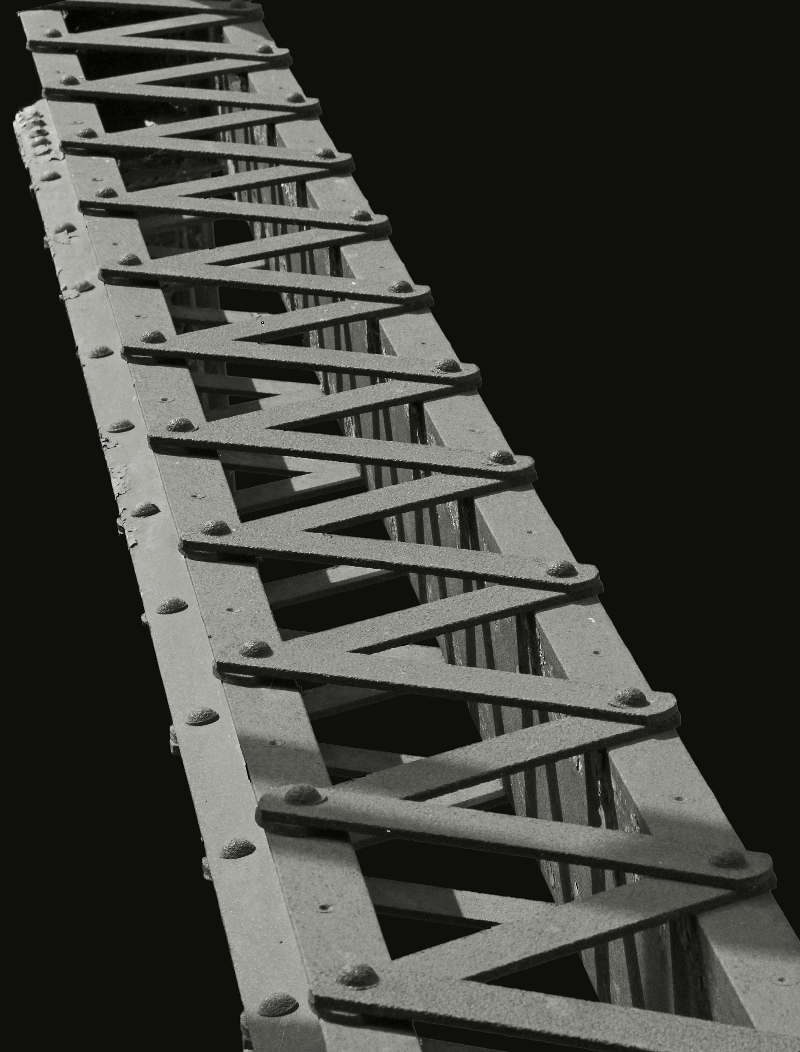 小车爬梯挑战：如何实现上阶梯、下阶梯、越过障碍？