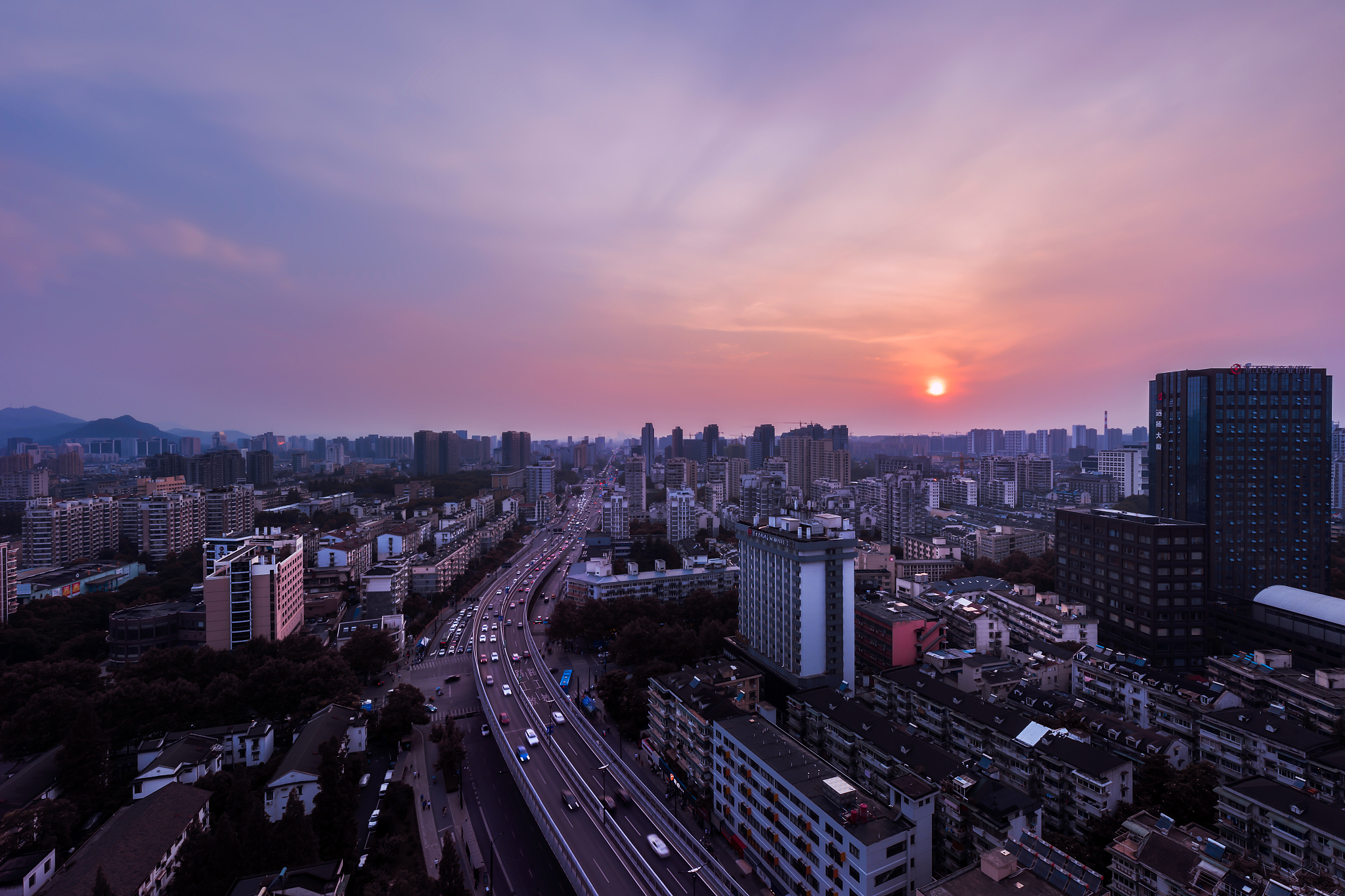 夕阳下的杭州