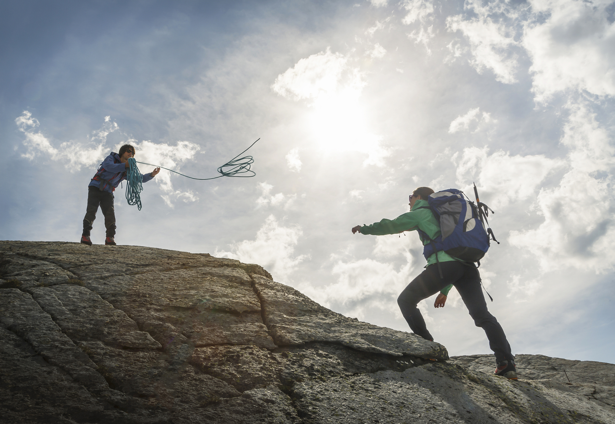 五子登山，团结互助，征服高峰