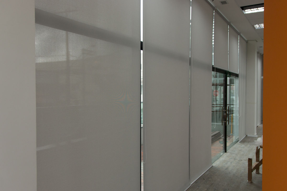 隐藏式暗扣彩钢板安装：无需打螺丝，美观高效