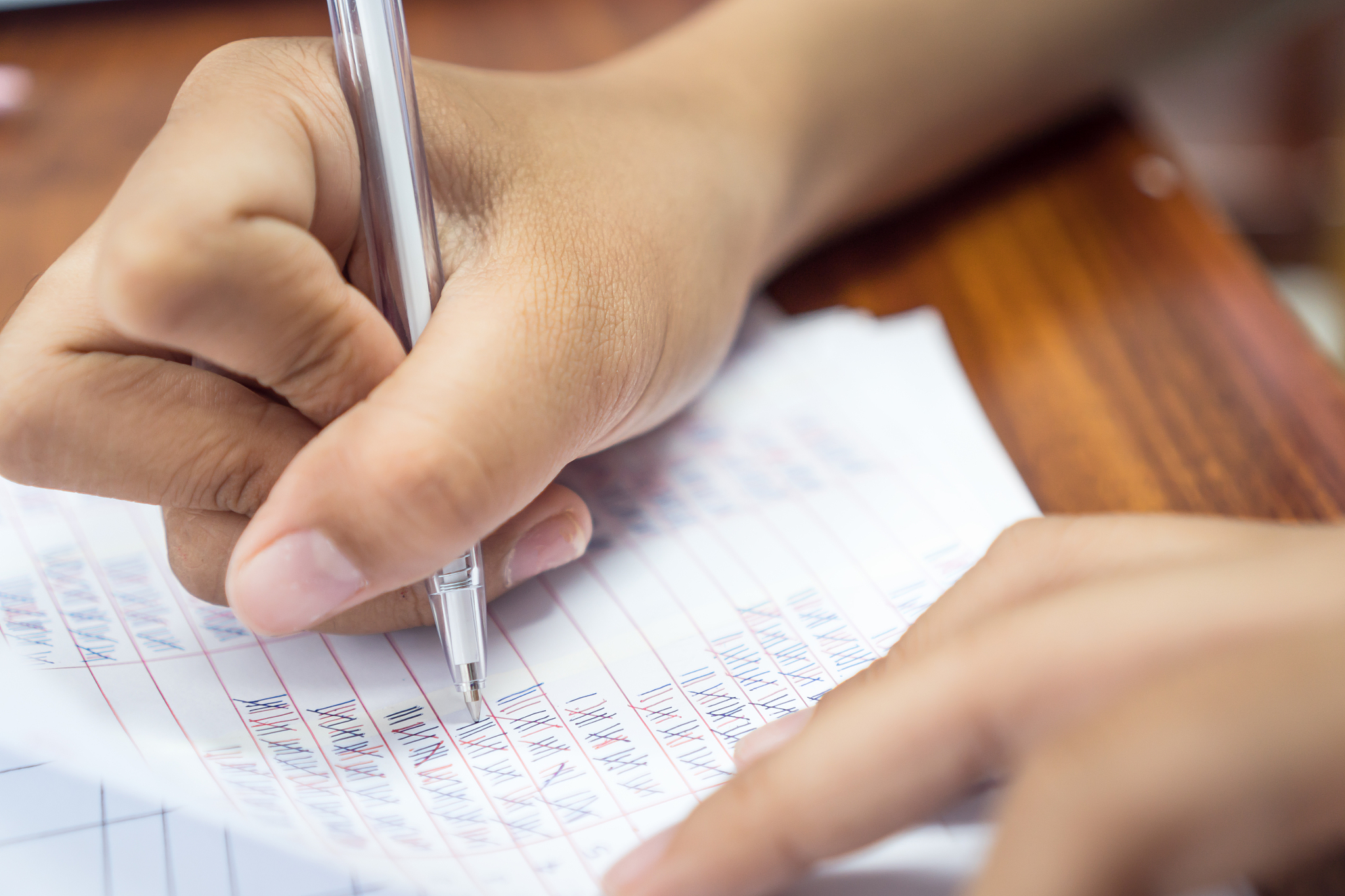 填写问卷前请同学们和家长一起仔细阅读此段！ 为了更好地提高我校教师队伍的师德师能水平让老师们更好地服务于广大同学现在我们开展了一项教师满意度问卷调查。通过这次调查你们在家长的配合下可以对老师的授课质量、态度、严谨性等方面进行评价并提出宝贵的意见和建议。我们非常重视你们的反馈和意见希望你们认真客观填写。 本次问卷由实验中学教学中心负责收集信息保密不会对学生和家长造成任何影