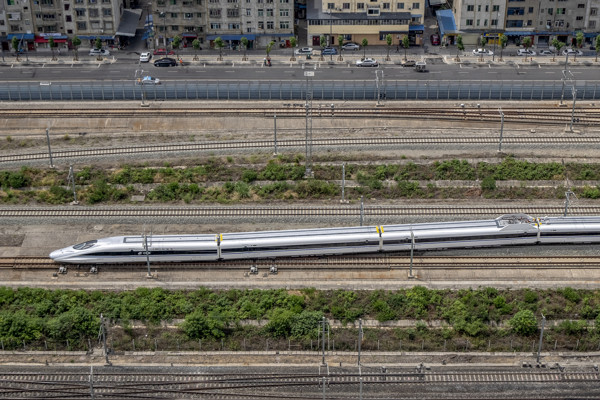 四川高铁专业学校毕业生就业方向：铁路运输、城市轨道交通、高速公路交通等