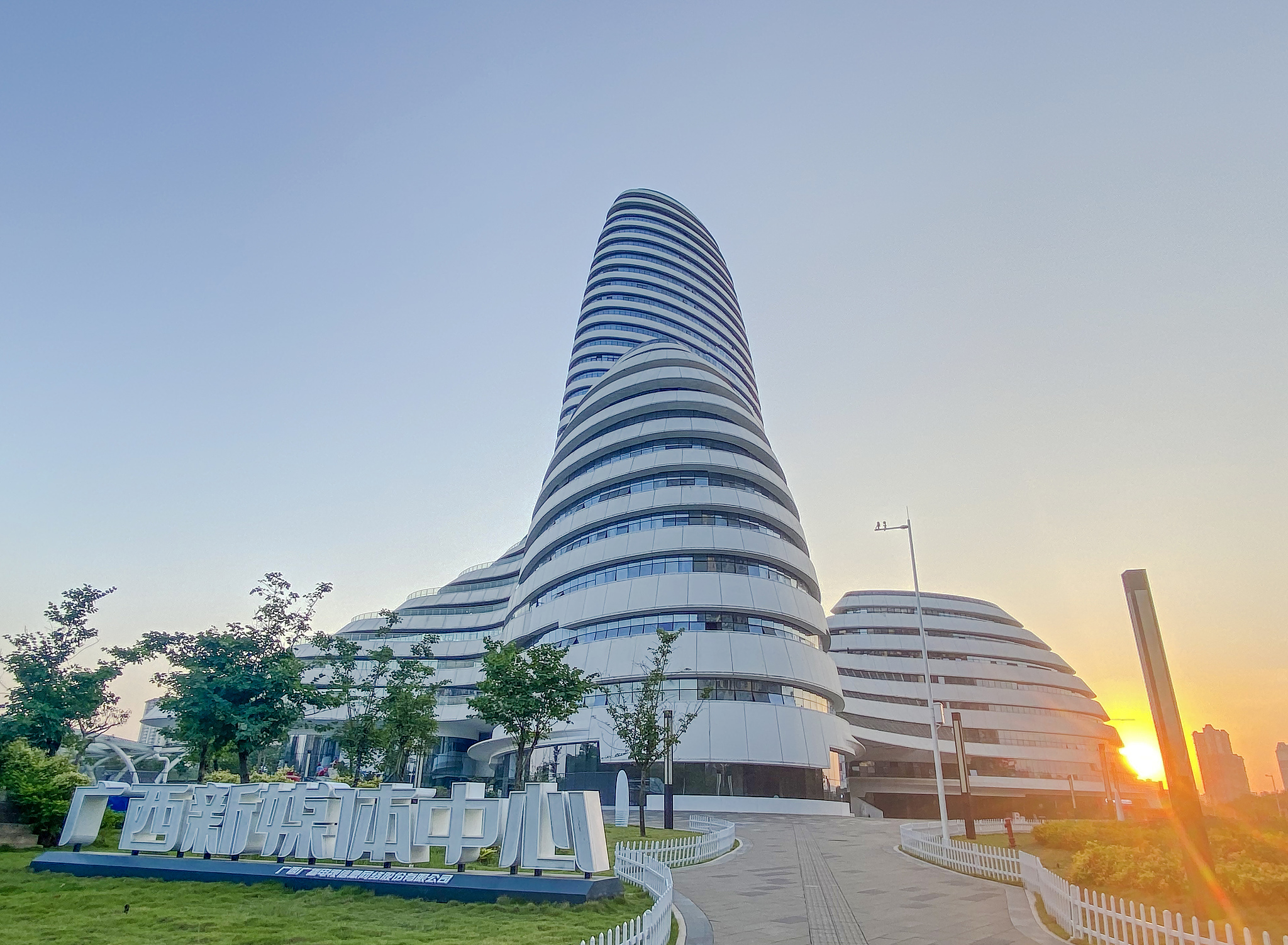 崇左港媒体求助指南：联系方式、求助流程、材料准备、网络曝光优势及新媒体介绍