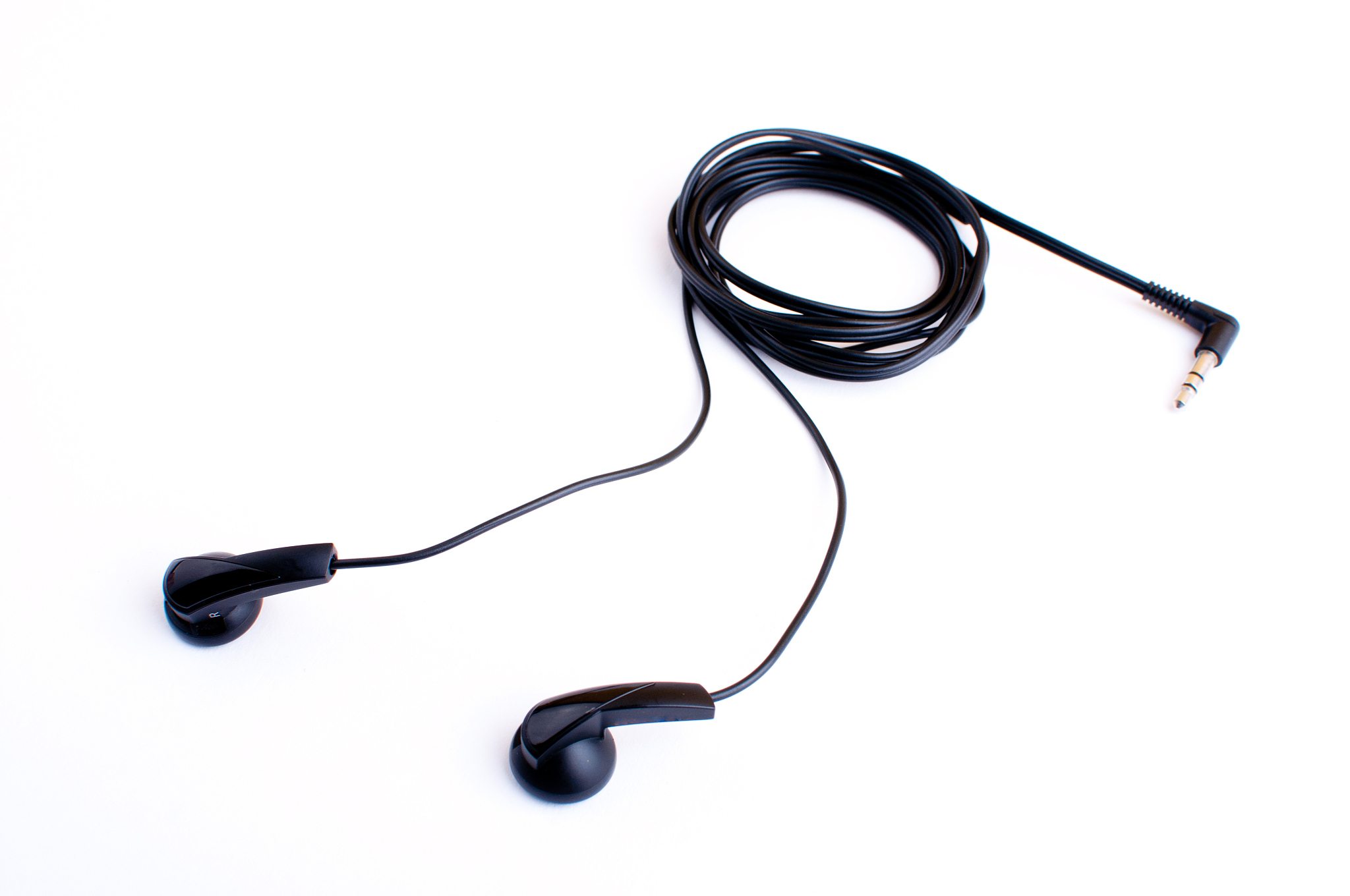 你好您好！有什么可以帮到您呢？shp9500的声音如何SHP9500 是一款开放式耳机低频次开放、中音清晰、高音细腻整体声音比较平衡适合听各种类型的音乐特别是人声和管弦乐也非常适合游戏和观影。如果您对舒适度和音质都比较注重而且不需要太过强烈的低音那么 SHP9500 可以是一个不错的选择。he400se与之相比呢HE400SE 是一款全开放式耳机低频更加强劲中音和高音也更加清晰整体声音比 SHP9