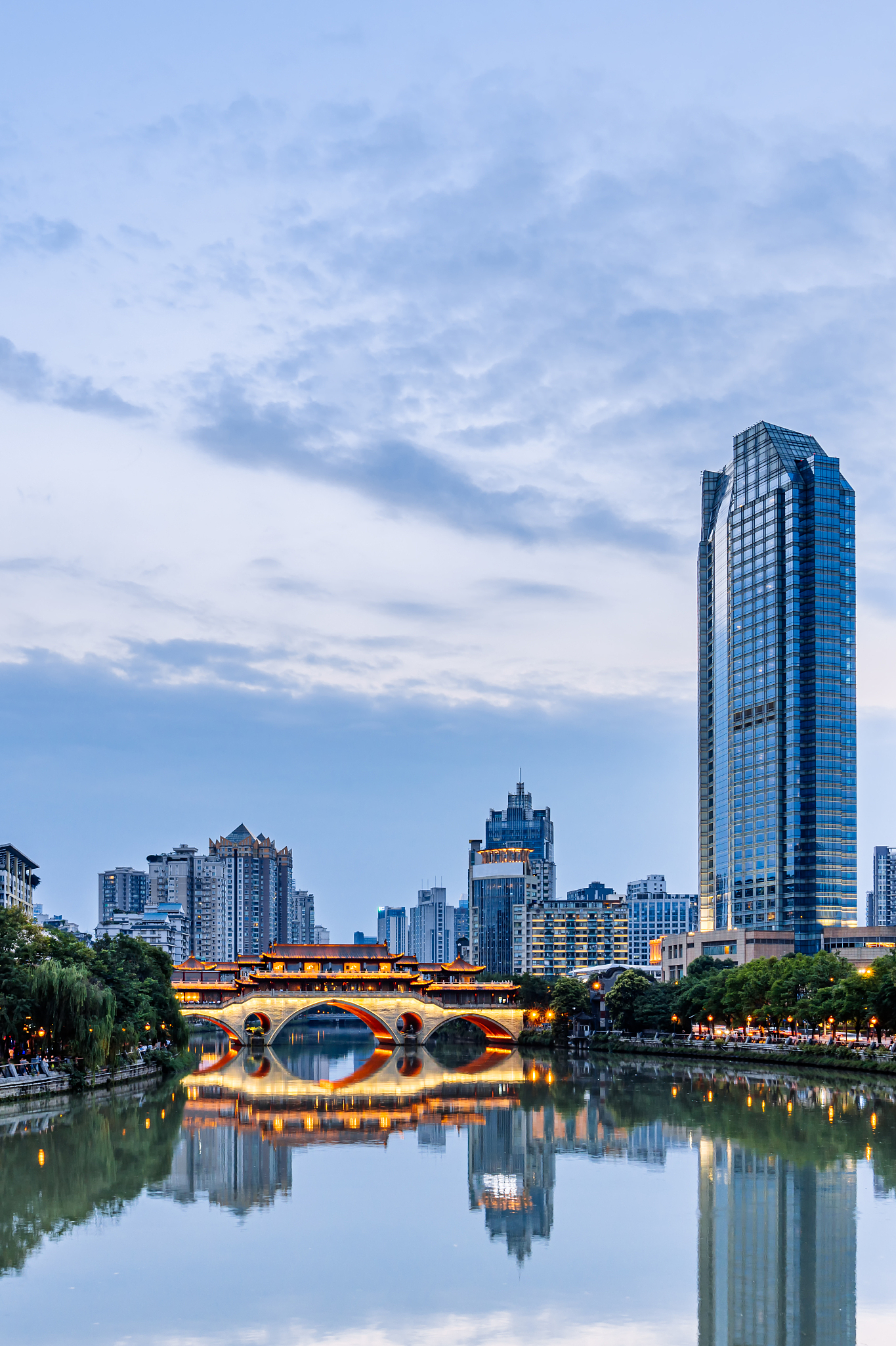 中国四川成都安顺桥城市夜景风光