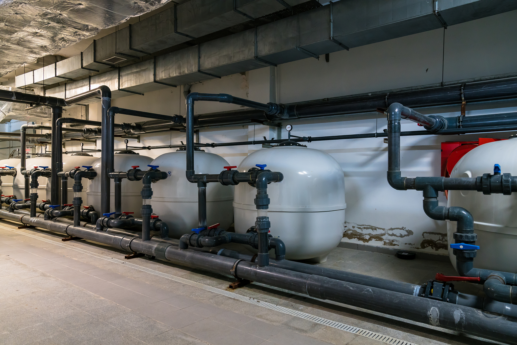 空气热源泵和换热机组的区别：应用场景和工作原理解析