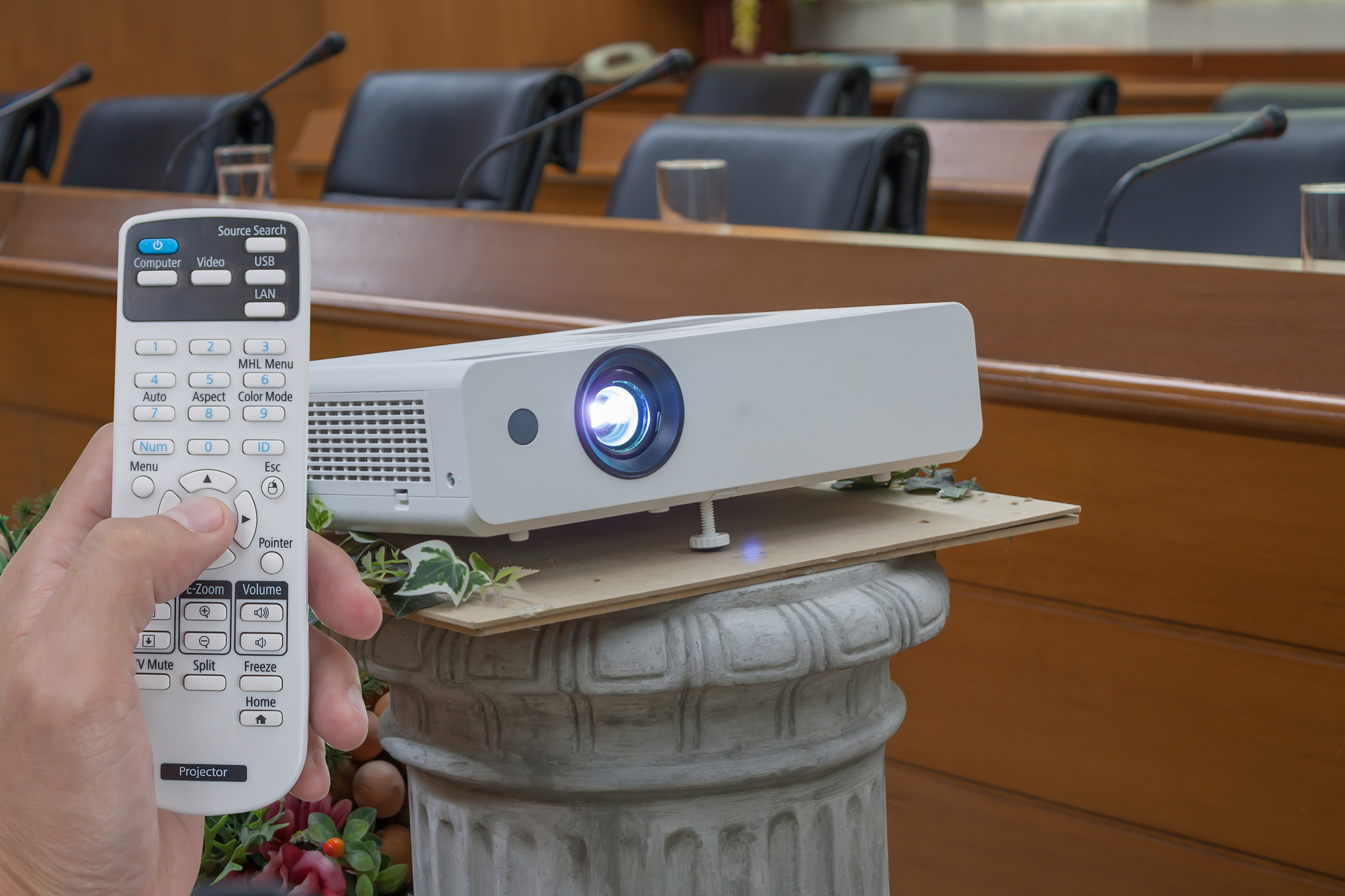 圣伦西尼Salaxene投影仪家用：打造移动便携家庭影院，护眼舒适更出色