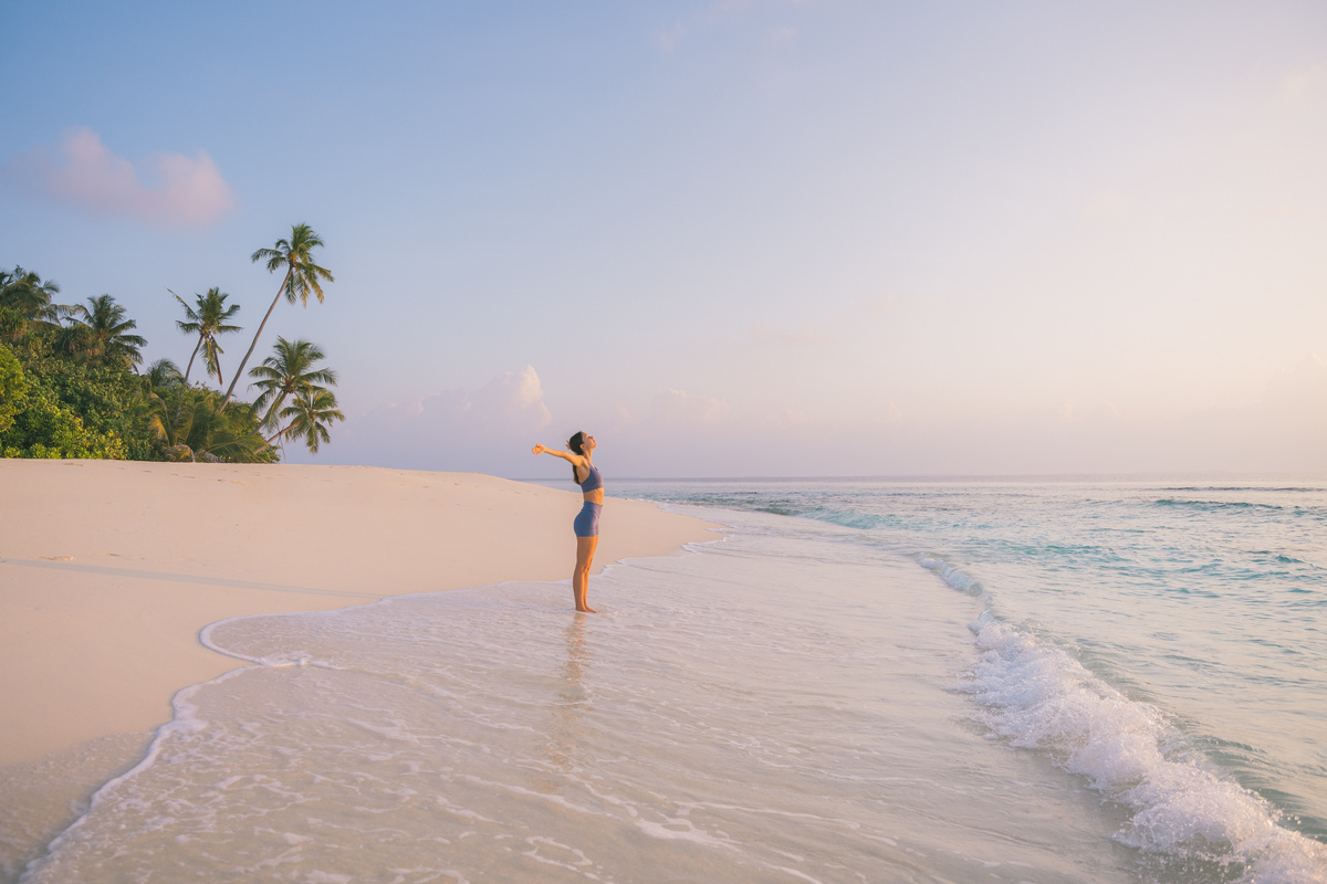 帮我写几句有关海边的摄影文案