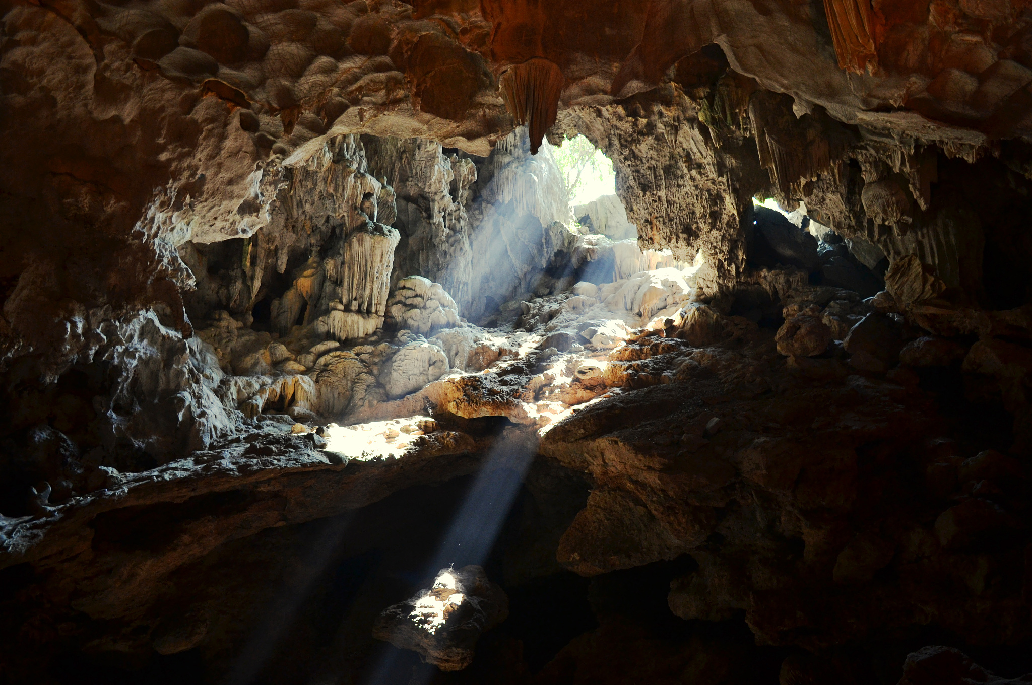 cave halong bay