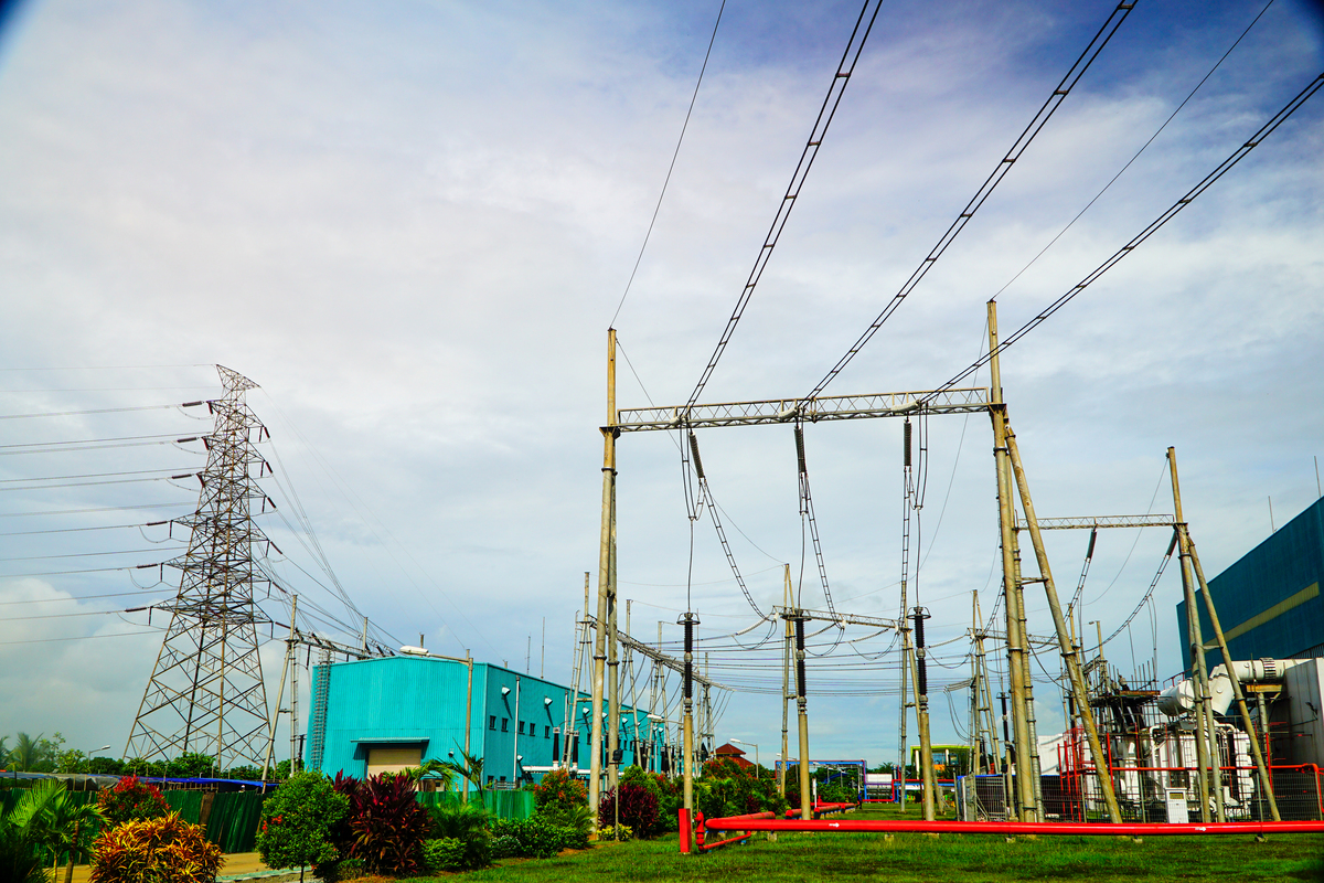 某县变电站投运，展现建设者感人精神