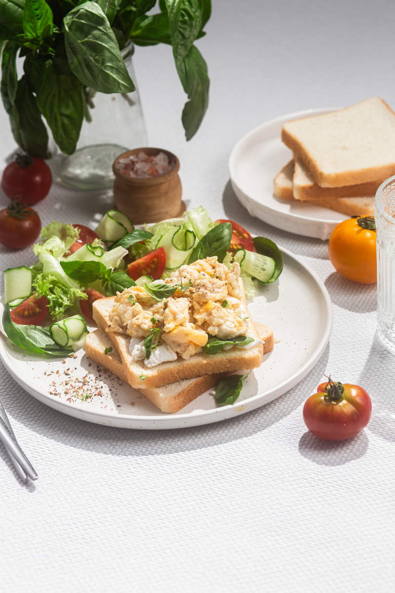 以Delicious and Healthy How to Cook Mouthwatering Dinners主题写一篇不少于1500字的英文文章并提炼3个关键词。