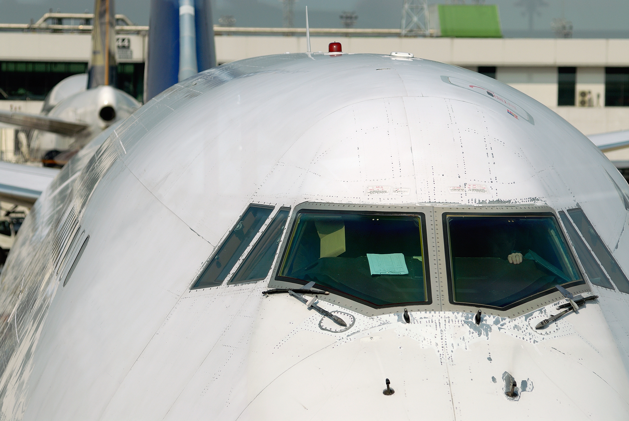 现代民用飞机雷达罩凹陷及破损修复方法详解