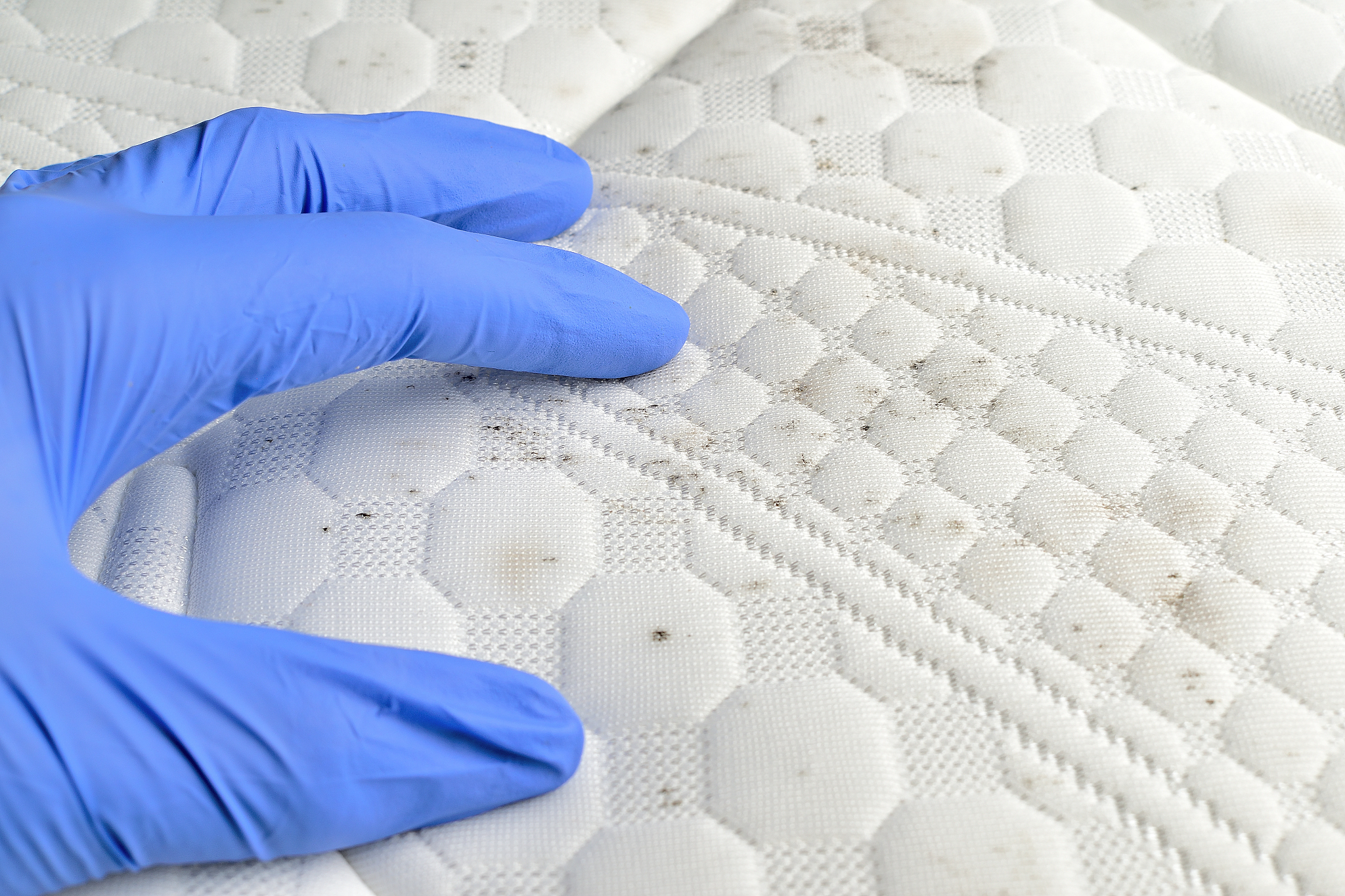 医疗床有什么标准吗？受潮会损坏吗