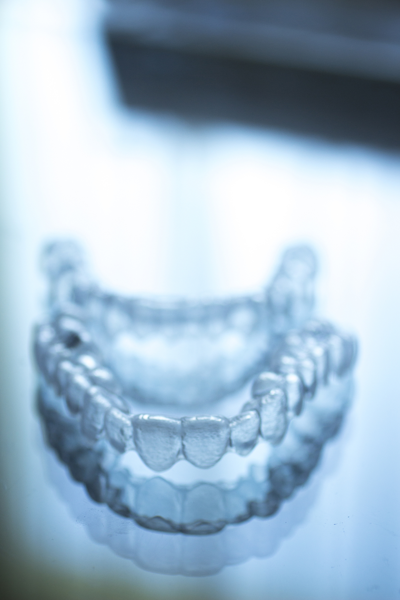 前牙深覆合矫正：案例分析及治疗方案