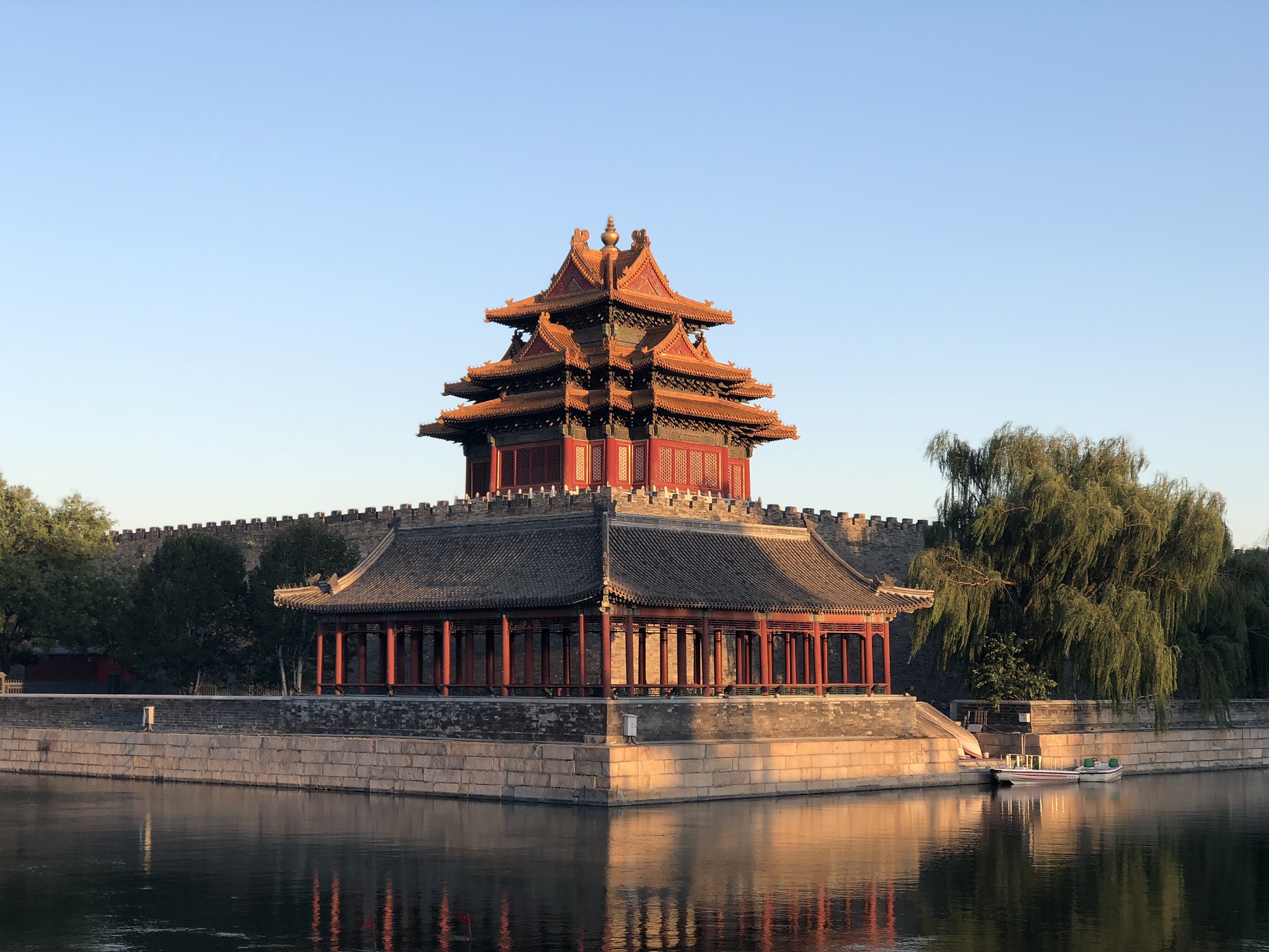 要求选择北京任意一地标或景点进行参观发现这些地方的数学元素并确定小学数学的研究主题并假设你作为一名数学老师回到学校要如何开展一次与此相关的主题活动。