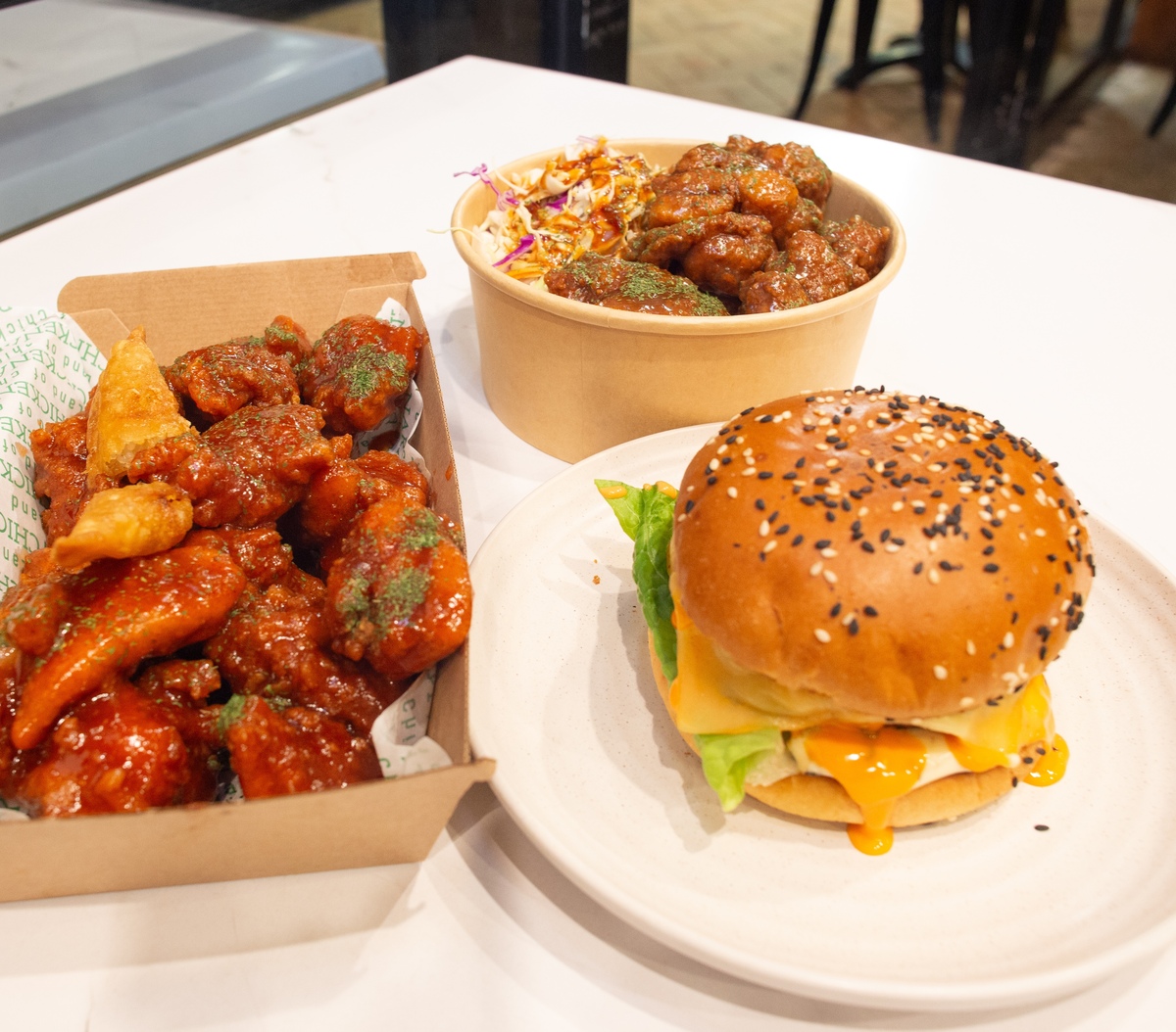 小七速食餐厅：台湾人气快餐品牌，以可爱小七熊闻名！