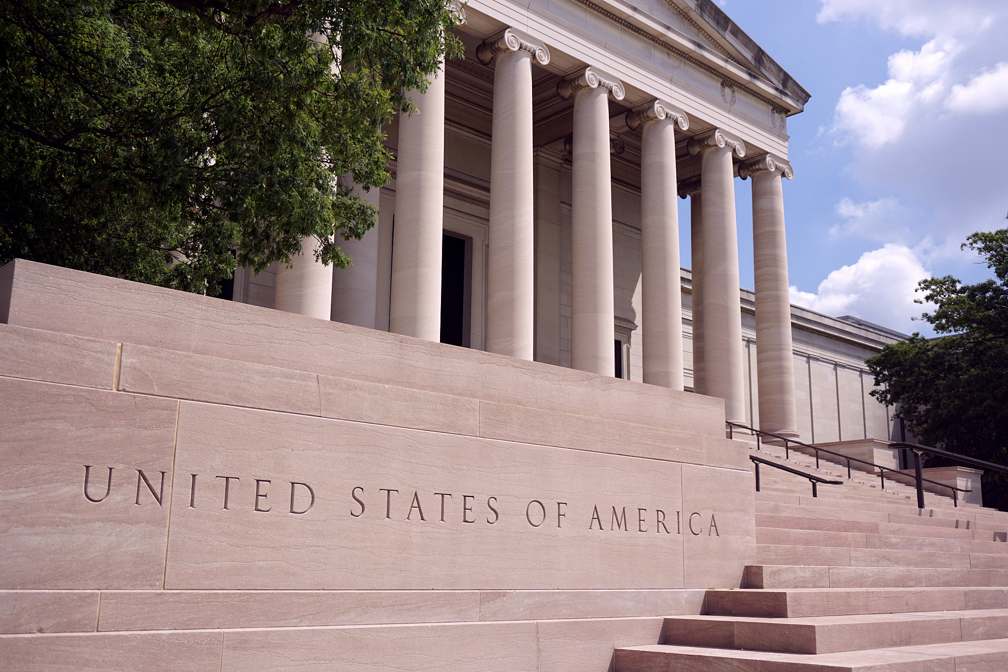 facade of the national gallery of art, washington dc